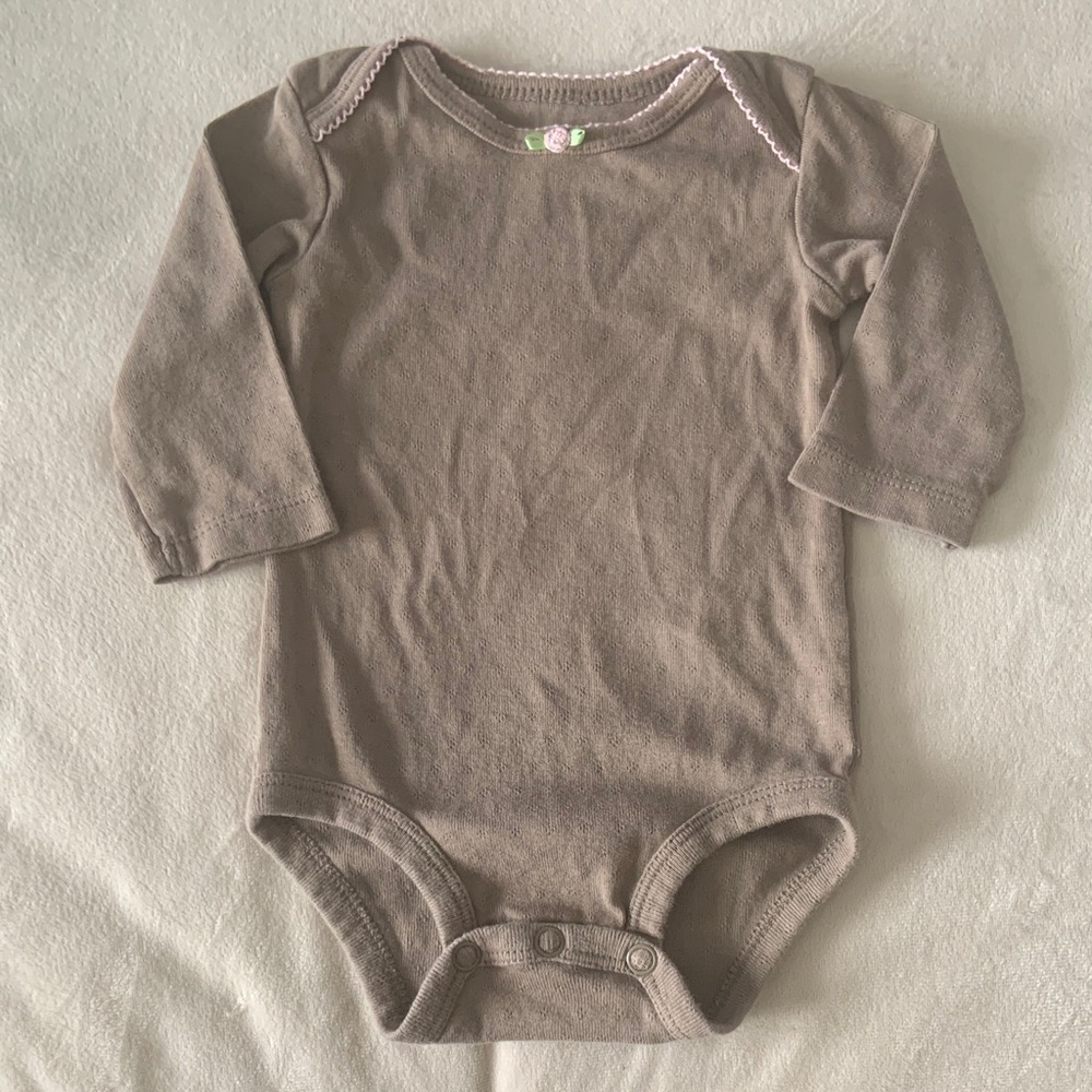 🍓3/$10 Carter's Brown Long Sleeve Bodysuit size 3m
